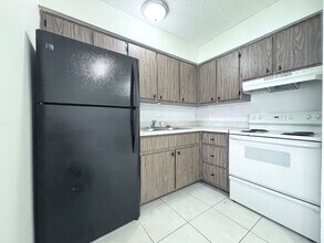 4265 Desoto Ave in Ft. Myers, FL - Building Photo - Building Photo