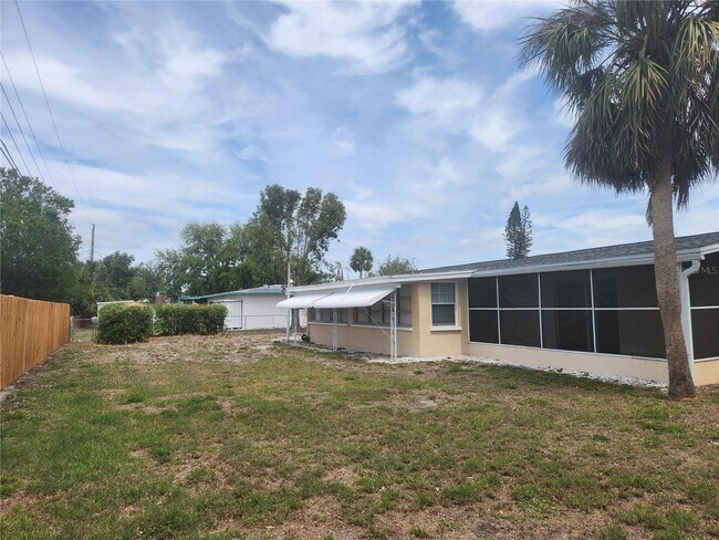 5728 25th St W in Bradenton, FL - Building Photo - Building Photo