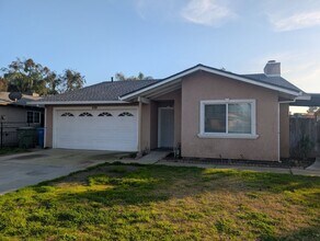 930 E Linwood Ave in Turlock, CA - Building Photo - Building Photo