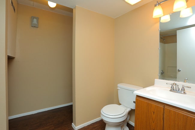 Aspen Village in Broken Arrow, OK - Building Photo - Interior Photo