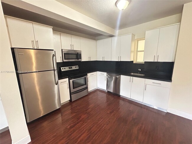 property at 2880 Pine Tree Dr