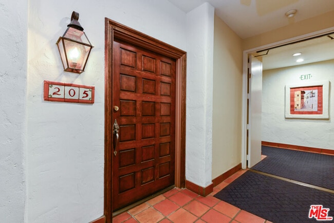 11755 Montana Ave in Los Angeles, CA - Foto de edificio - Building Photo