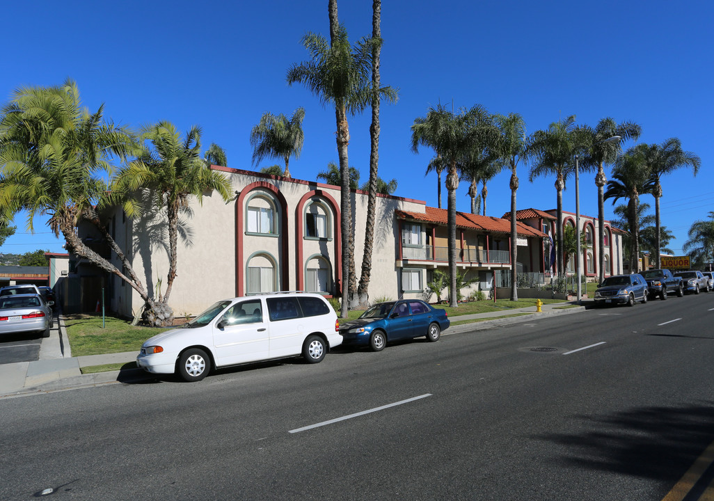 Vista Gardens in La Habra, CA - Building Photo