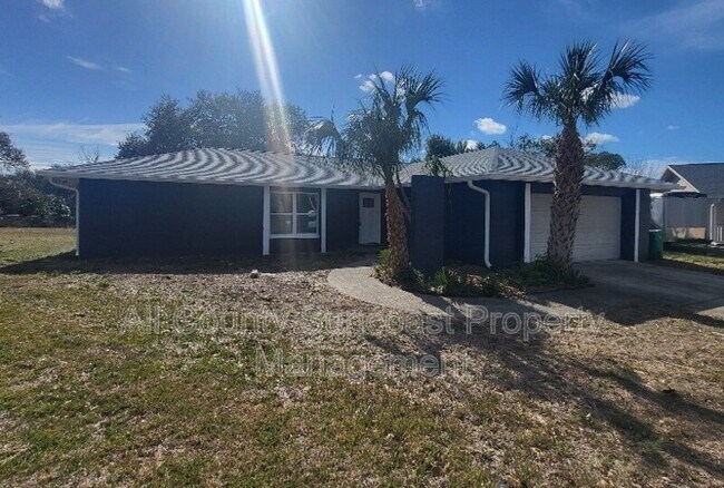 648 16th Ln in Palm Harbor, FL - Building Photo - Building Photo