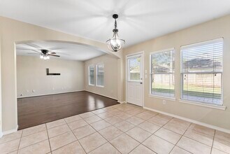 2419 Colonial Springs Ln in Spring, TX - Foto de edificio - Building Photo