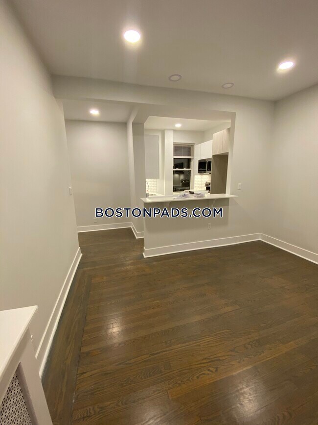 32 Queensberry St in Boston, MA - Building Photo - Building Photo