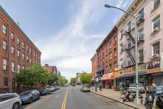 158 Graham Ave in Brooklyn, NY - Building Photo - Building Photo