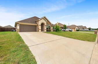911 Elk Ridge Dr in Stephenville, TX - Building Photo - Building Photo