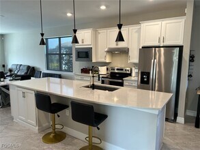 12048 Westmoreland Way in Ft. Myers, FL - Building Photo - Building Photo