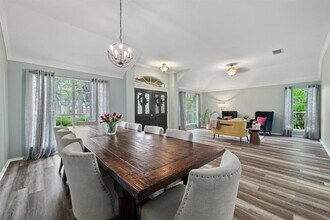8007 Weldon Springs Ct in Austin, TX - Foto de edificio - Building Photo