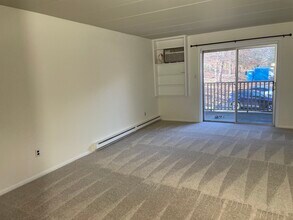 300 WINDING Way, Unit B4 in Downingtown, PA - Foto de edificio - Building Photo