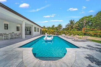 305 NW 124th St in North Miami, FL - Building Photo - Building Photo
