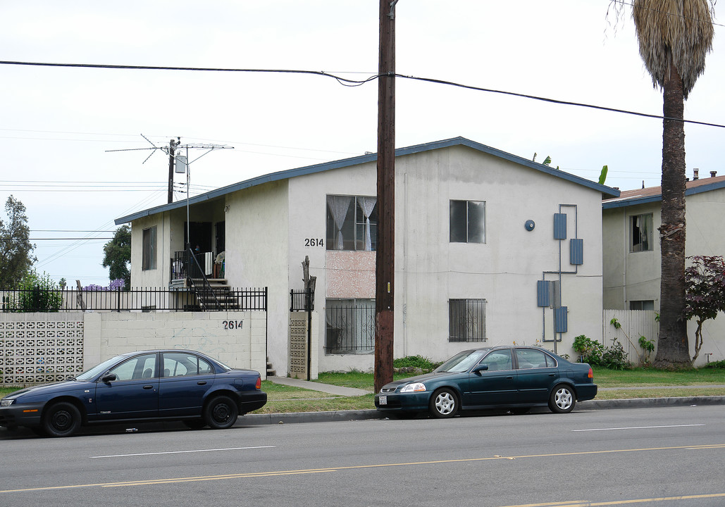 2614 Mcfadden Ave in Santa Ana, CA - Building Photo