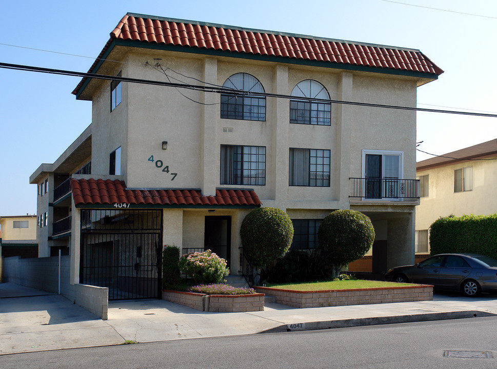 Pacific Villas in Hawthorne, CA - Building Photo