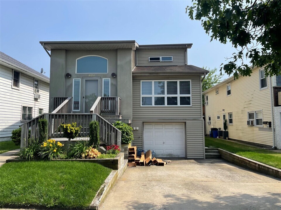 420 W Park Ave in Long Beach, NY - Building Photo