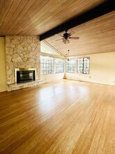 9530 NE 30th St in Clyde Hill, WA - Building Photo - Building Photo