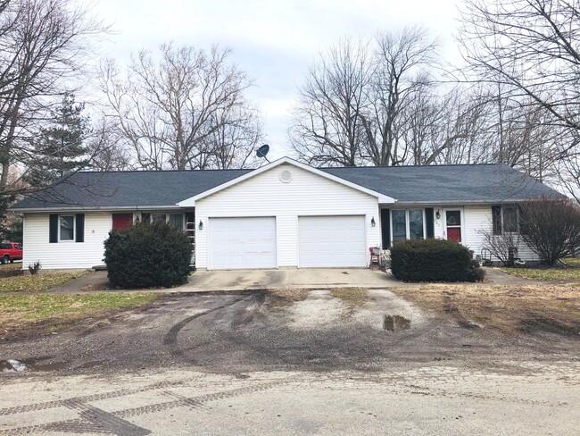 301 E Main St in Ogden, IL - Building Photo - Building Photo