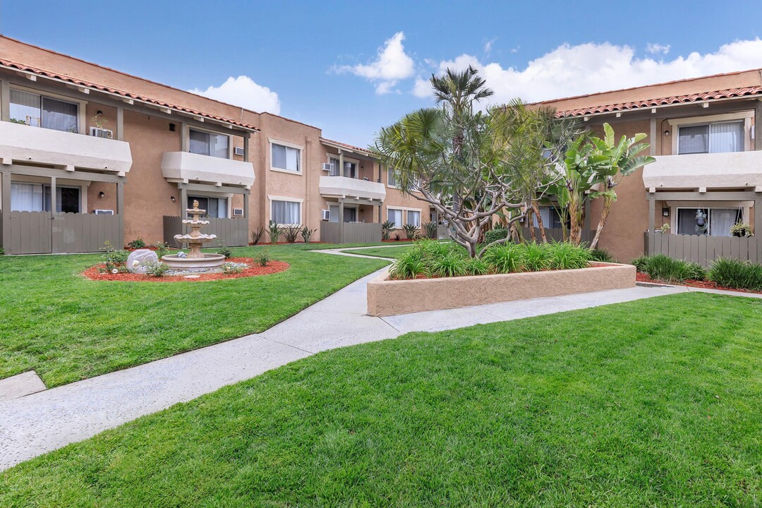 Pampas Lane Apartments in Anaheim, CA - Foto de edificio