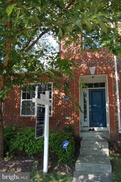 22495 Cambridgeport Square in Ashburn, VA - Building Photo
