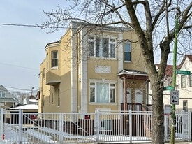 2028 N Hamlin Ave, Unit J09W in Chicago, IL - Building Photo