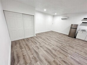 1017 Parkwood Dr in Ormond Beach, FL - Foto de edificio - Building Photo