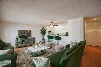 4414 Woodman Ave in Los Angeles, CA - Building Photo - Building Photo