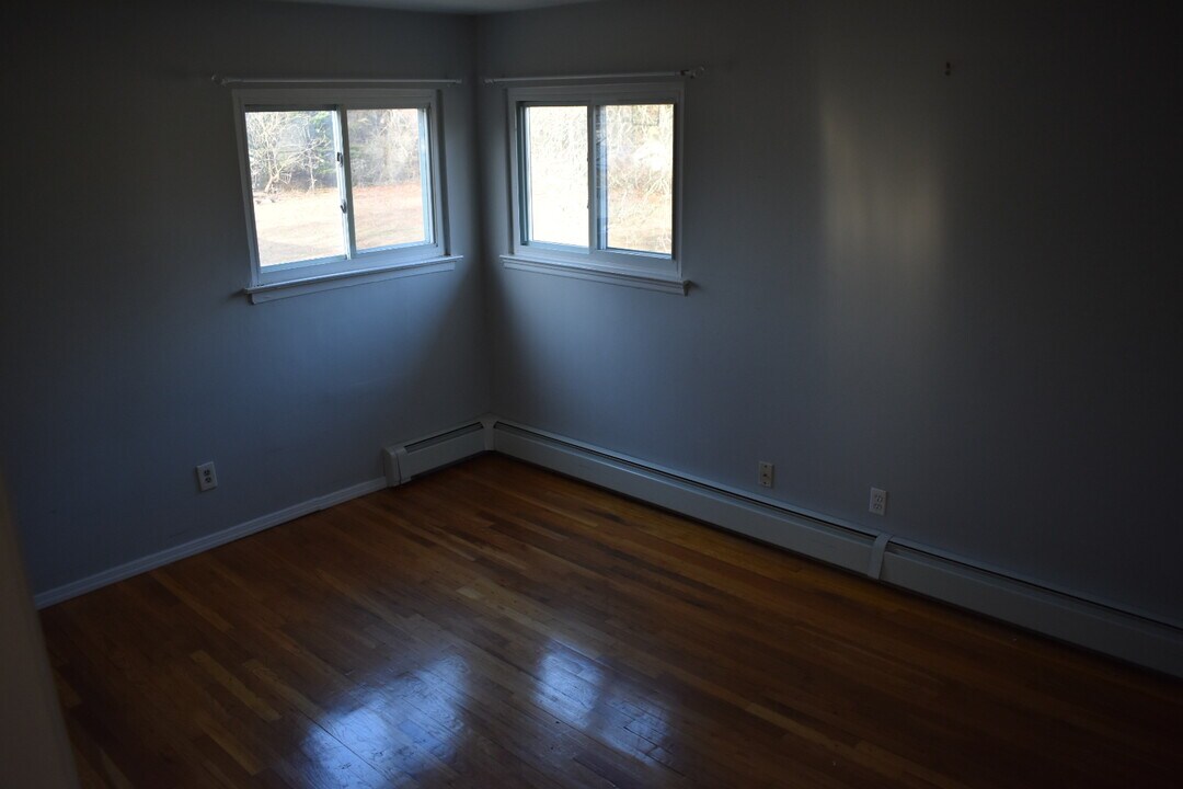 85 Cedar Dr, Unit BayShore in Bay Shore, NY - Foto de edificio