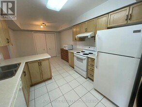 115 Omni Dr in Toronto, ON - Building Photo - Building Photo