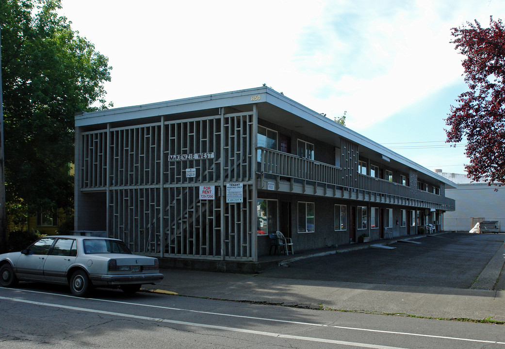 850 W 5th St in Eugene, OR - Building Photo