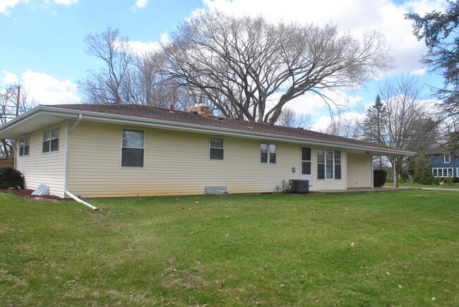 2753 Bent Oak Ave in Adrian, MI - Foto de edificio - Building Photo