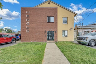 215 Hickory St in Scranton, PA - Building Photo