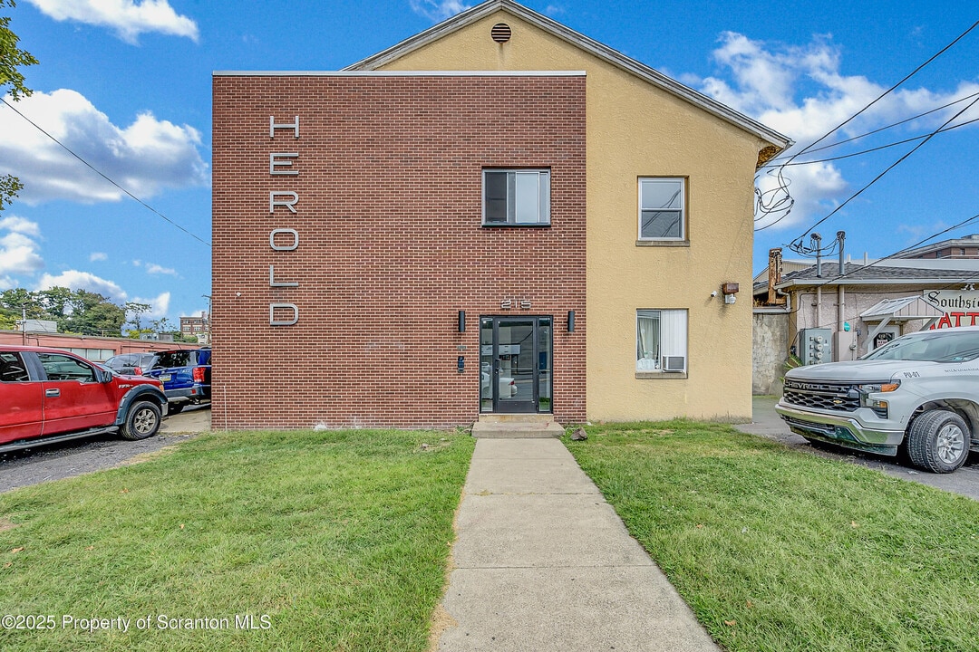 215 Hickory St in Scranton, PA - Building Photo