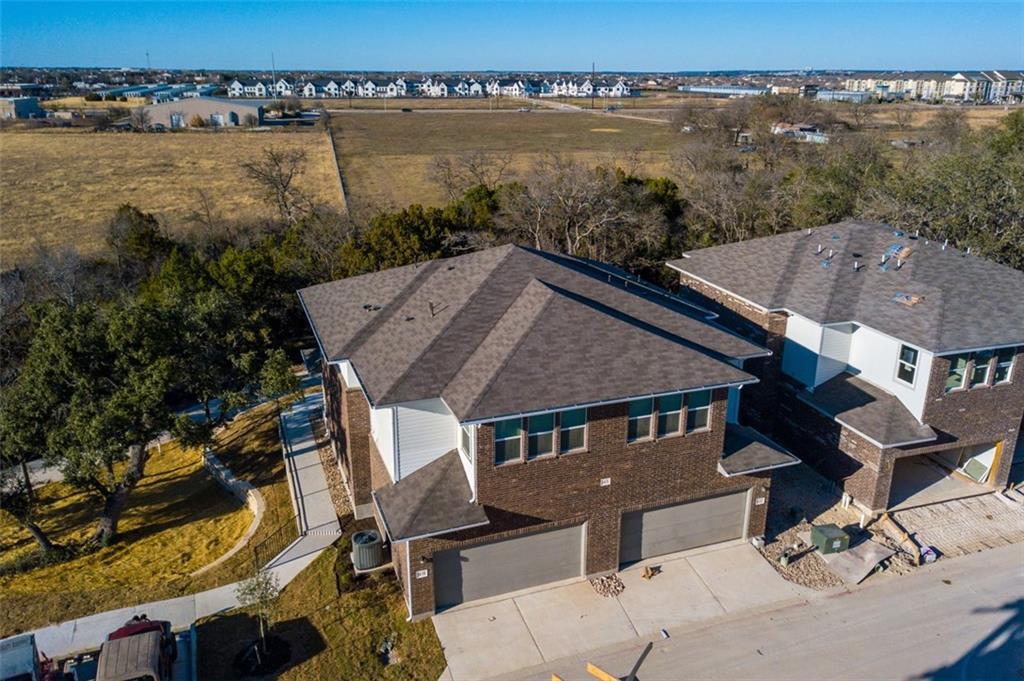 605 W South St in Leander, TX - Building Photo