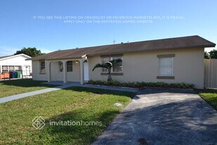 13330 SW 43rd St in Miami, FL - Building Photo