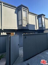 880 Hilldale Ave-Unit -3 in West Hollywood, CA - Foto de edificio - Building Photo