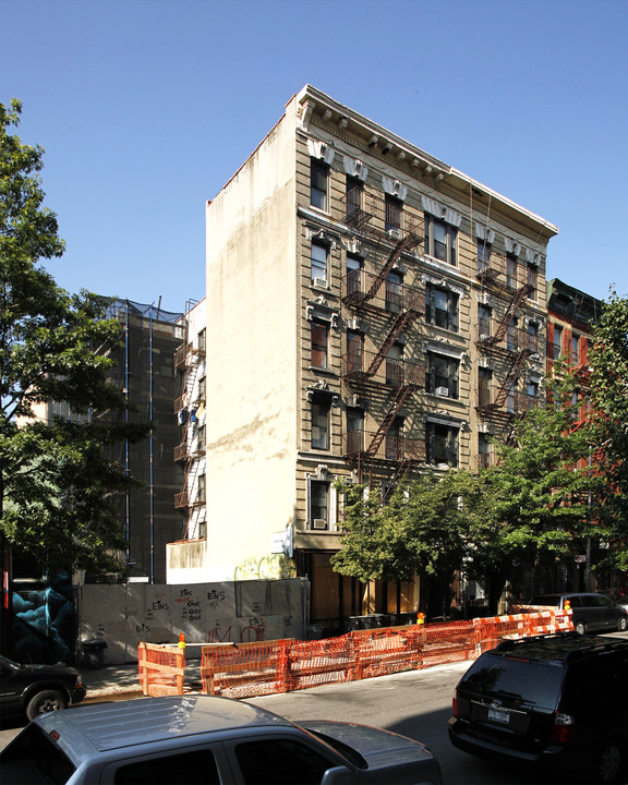 530 E 13th St in New York, NY - Building Photo