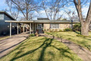 1000 Arcadia Ave in Austin, TX - Building Photo