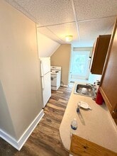 16 Dayton St, Unit 3 in Worcester, MA - Foto de edificio - Building Photo