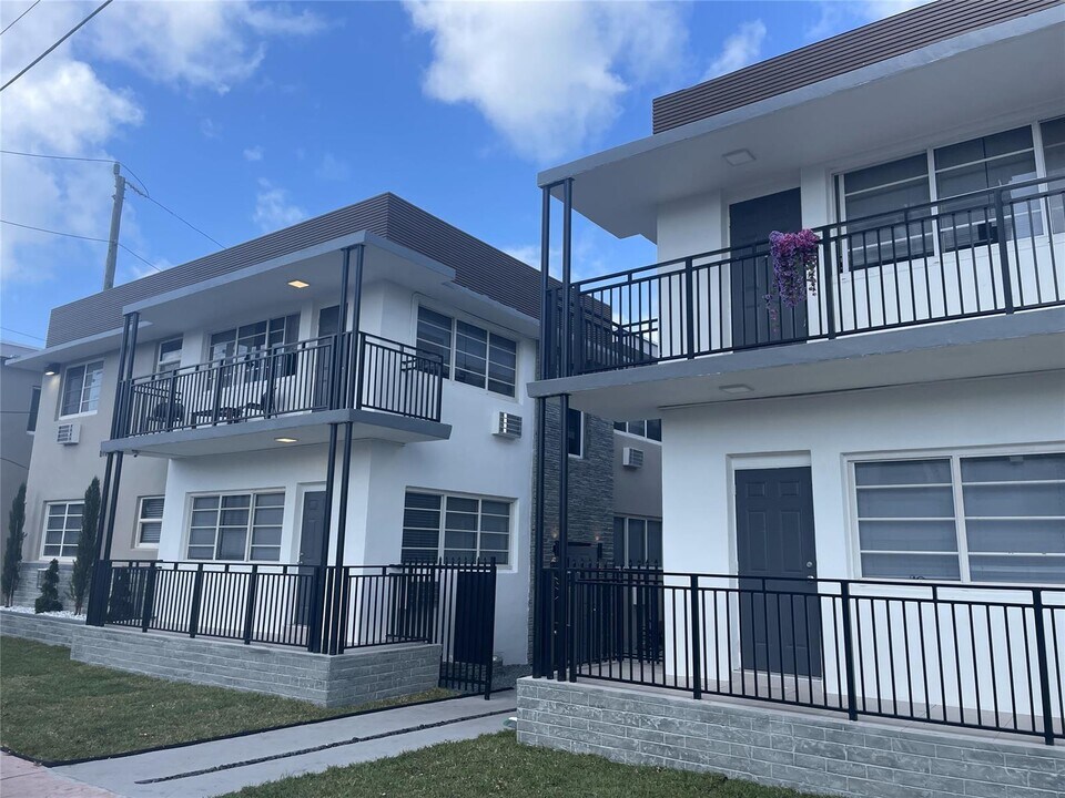 6920 Byron Ave, Unit 07 in Miami Beach, FL - Building Photo