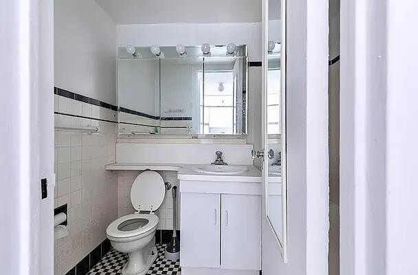 108 E 38th St in New York, NY - Building Photo - Building Photo