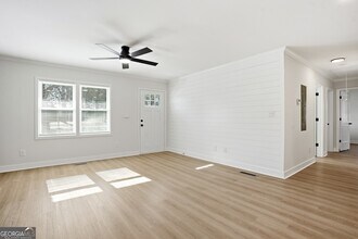 127 Perry St in Loganville, GA - Building Photo - Building Photo