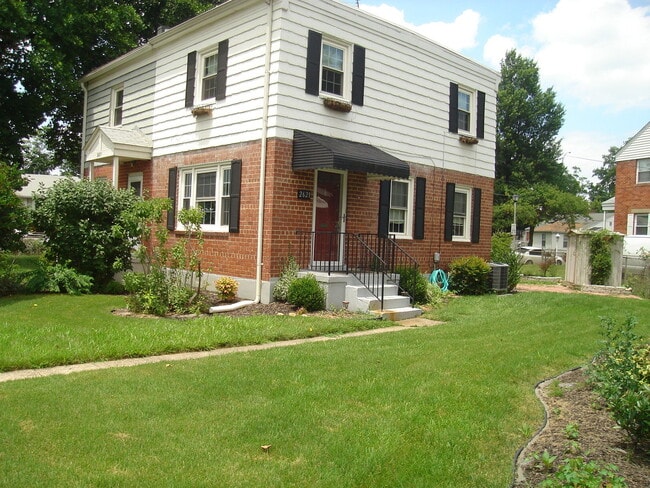 property at 2621 S Four Mile Run Dr