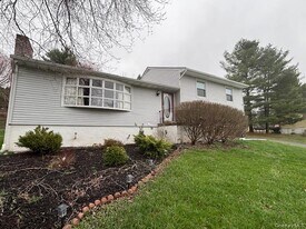 5 Verplanck Ave in Hopewell Junction, NY - Building Photo