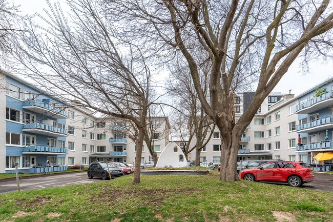 1060 Raymond-Casgrain St in Québec, QC - Building Photo - Building Photo