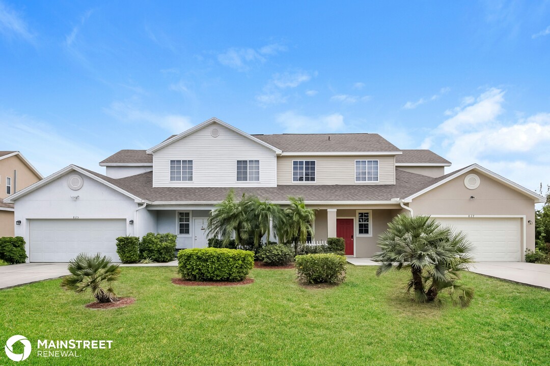 827 Eisenhower Blvd in Lehigh Acres, FL - Building Photo