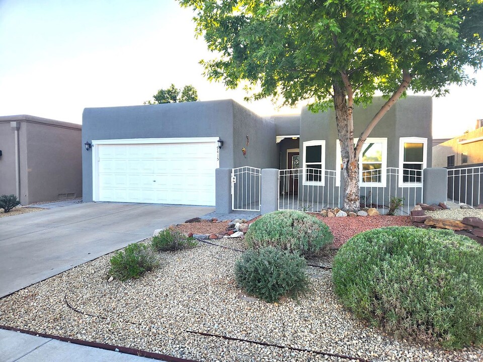 9415 Callaway Cir NE in Albuquerque, NM - Building Photo