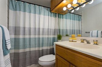 1288 Ala Moana Blvd in Honolulu, HI - Foto de edificio - Building Photo