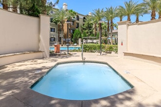 Loreto & Palacio Apartments in Las Vegas, NV - Building Photo - Building Photo