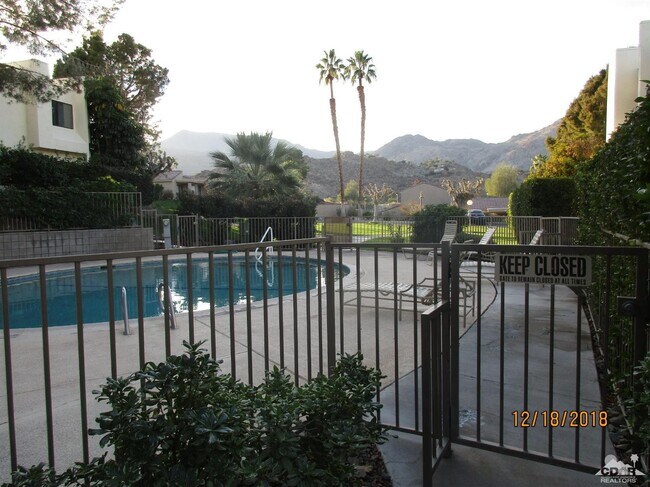 48728 Desert Flower Dr in Palm Desert, CA - Building Photo - Building Photo