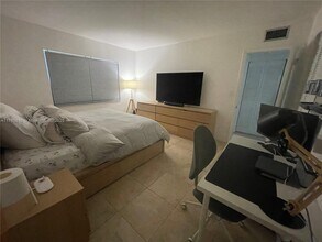 1560 McKinley St in Hollywood, FL - Foto de edificio - Building Photo